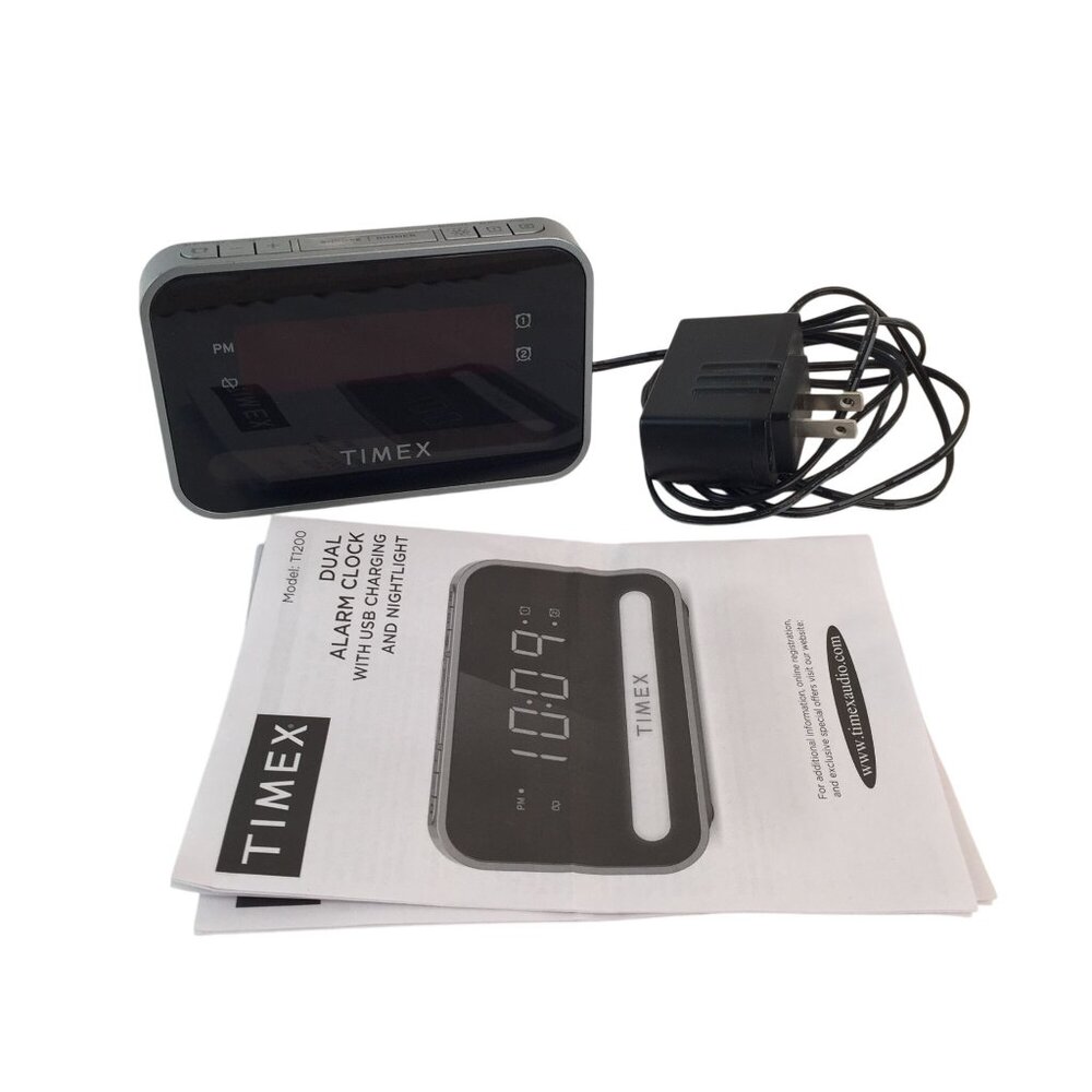 Timex T1200 Dual Alarm Clock w/USB Charging Nightlight Backup‎ Battery Tested